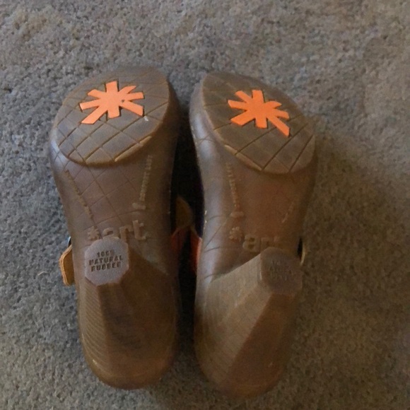 Heels - Picture 3 of 3